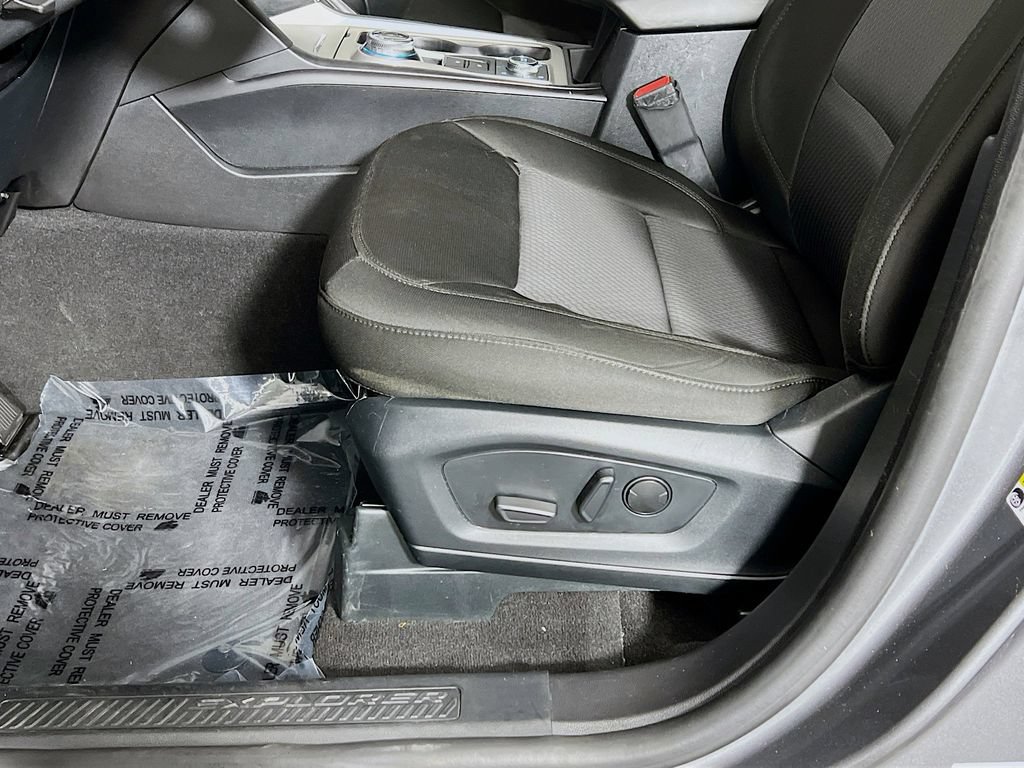 Used 2023 Ford Explorer XLT AWD/4WD image 18