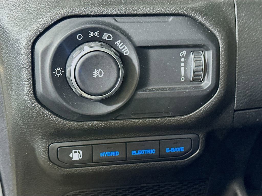 Used 2023 Jeep Wrangler Unlimited Sahara AWD/4WD image 21