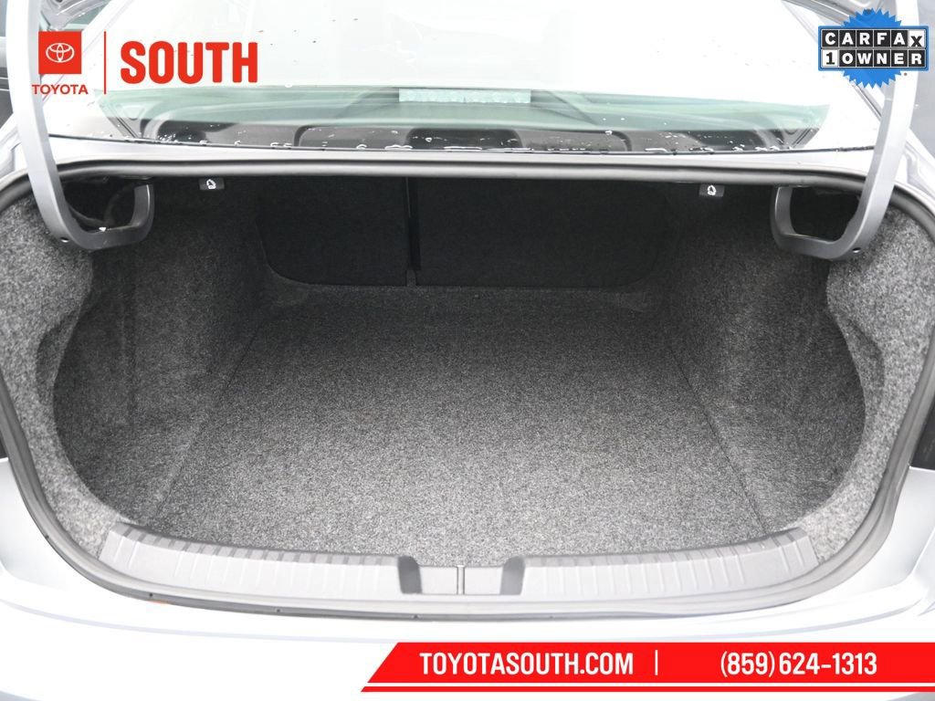 Used 2024 Volkswagen Jetta SE image 28