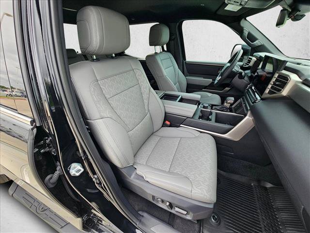 Used 2025 Toyota Tundra Limited AWD/4WD image 21