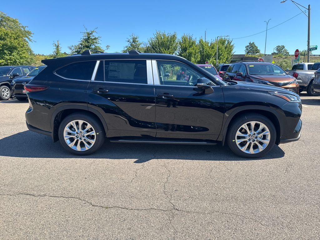 New 2026 Toyota Highlander Limited AWD/4WD image 8