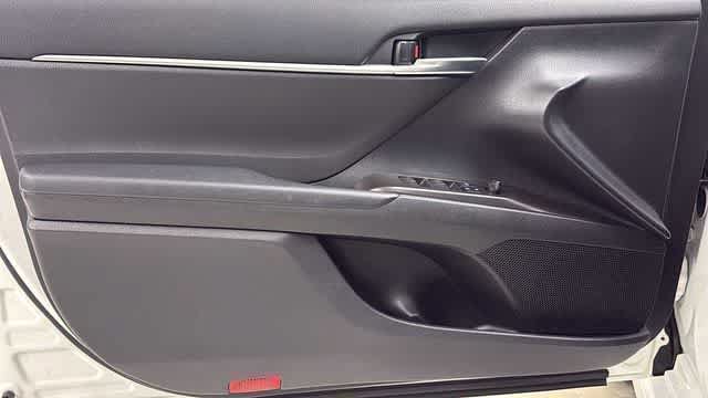 Used 2023 Toyota Camry SE w/ Cold Weather Package FWD image 12