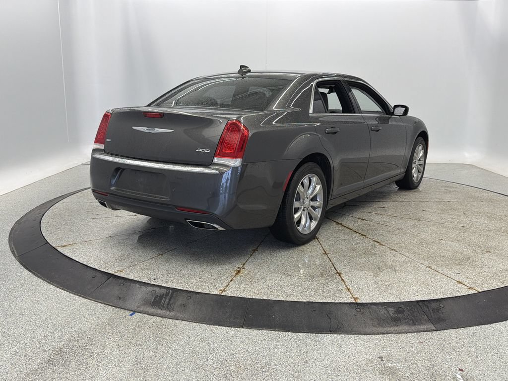 Used 2021 Chrysler 300 Touring L AWD/4WD image 3