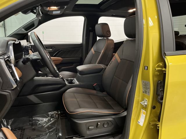 Used 2023 GMC Canyon AT4 image 4