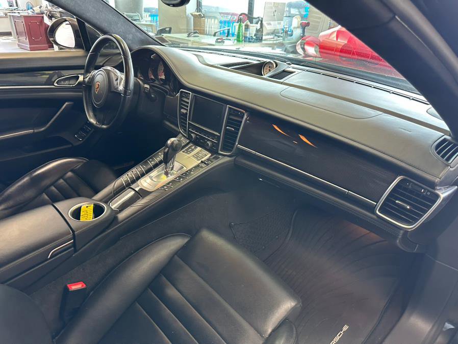 Used 2016 Porsche Panamera GTS image 40