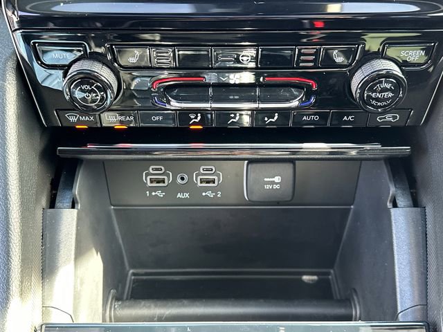 Used 2025 Jeep Grand Cherokee L Limited w/ Black Appearance Package image 39