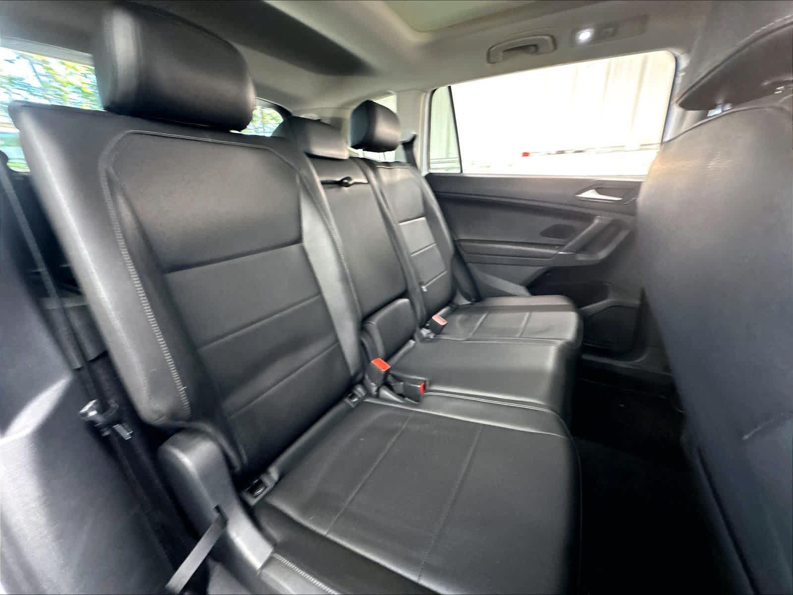 Used 2018 Volkswagen Tiguan SE AWD/4WD image 28