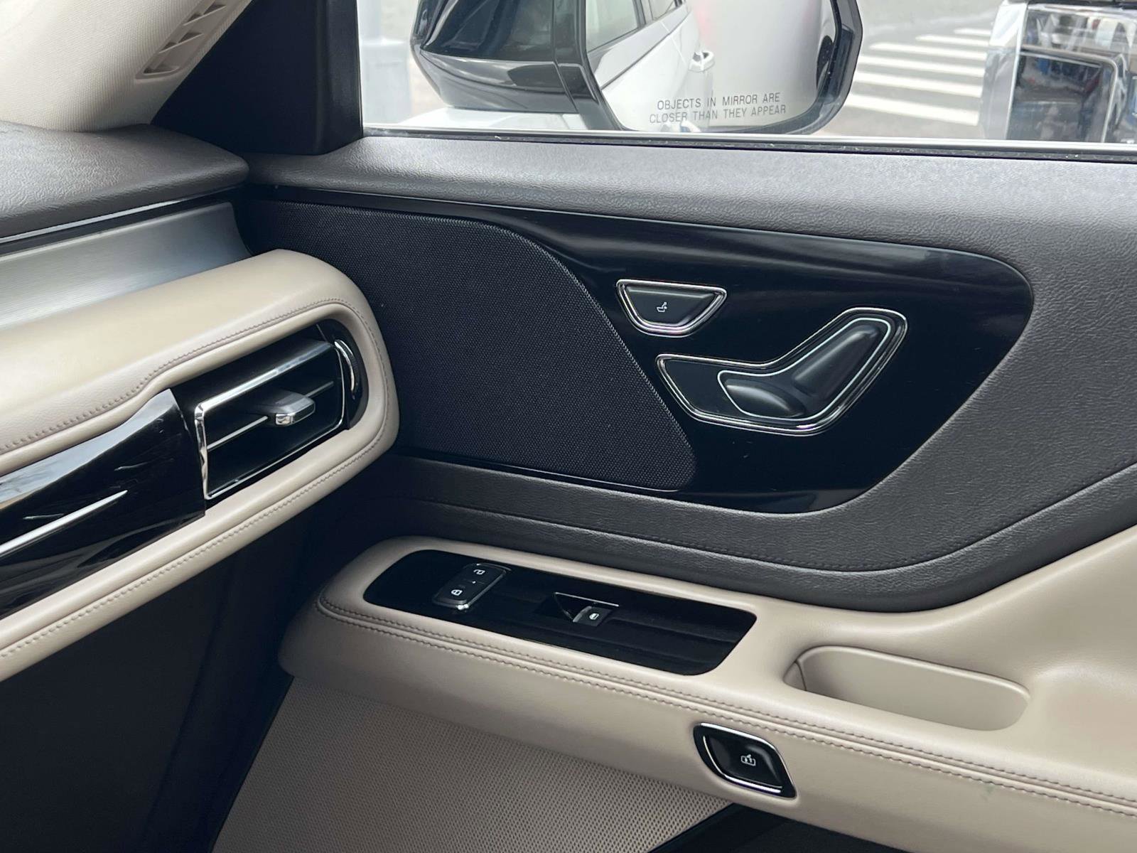 Used 2022 Lincoln Aviator Standard w/ Premium Package image 35