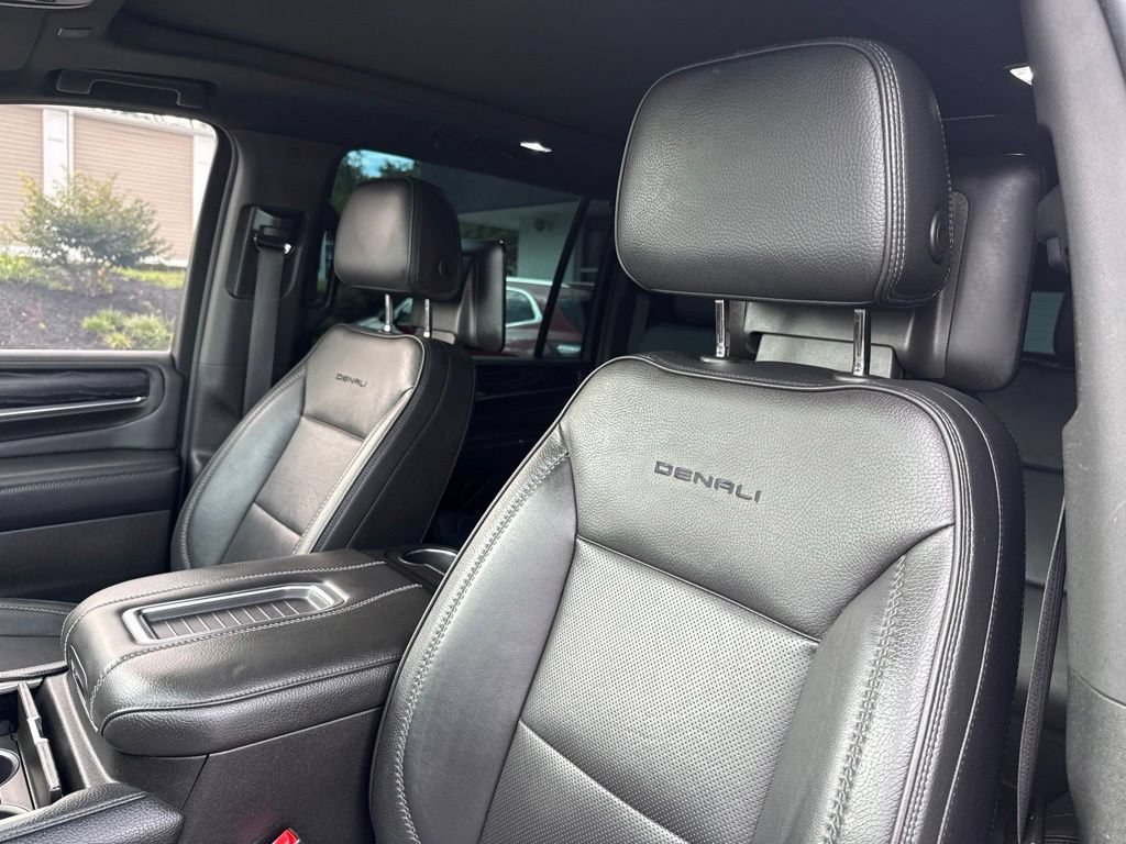 Used 2021 GMC Yukon XL Denali w/ Denali Premium Package AWD/4WD image 17