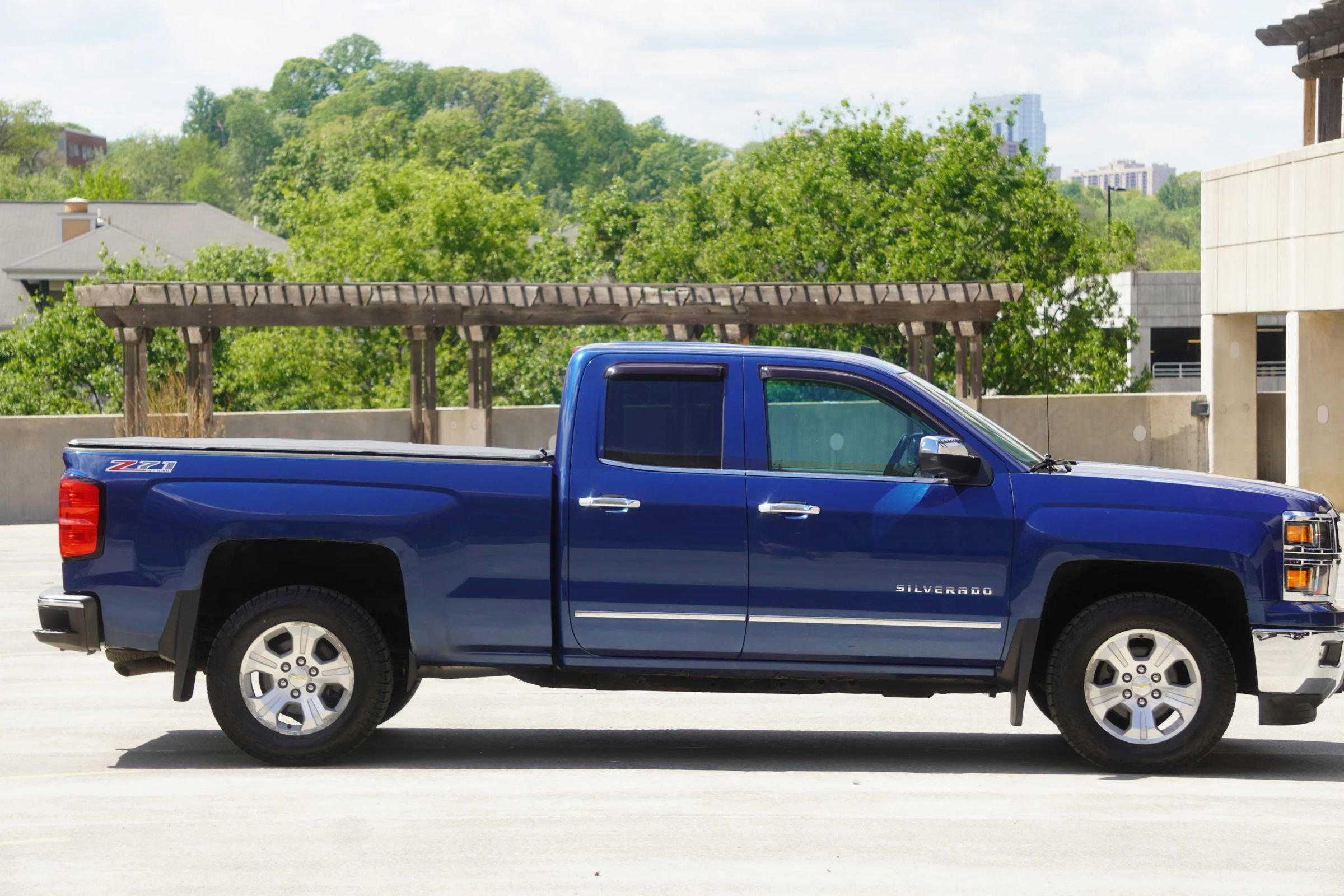Used 2015 Chevrolet Silverado 1500 LTZ Z71 AWD/4WD image 28