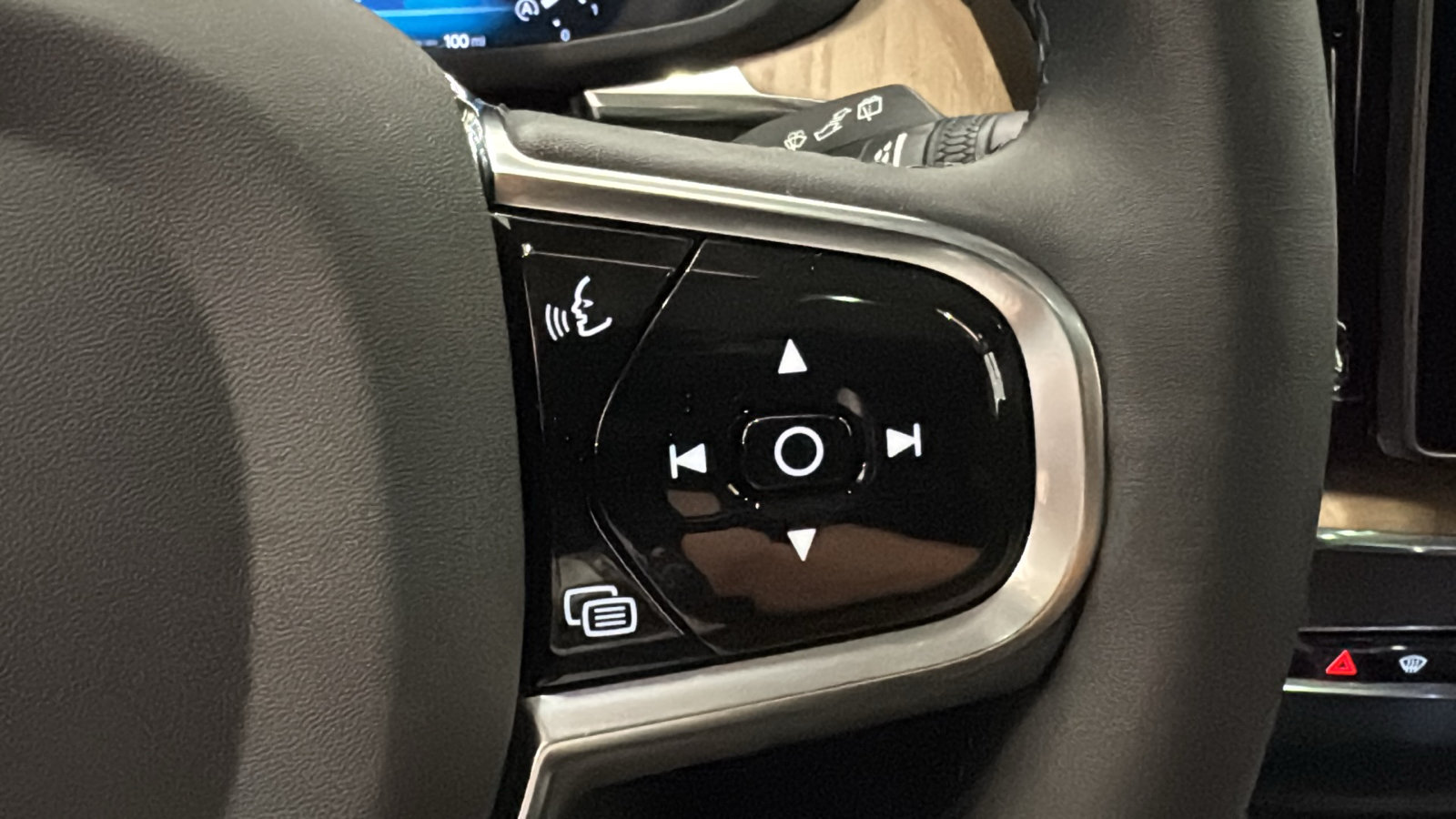 New 2027 Volvo XC60 B5 Core AWD/4WD image 14