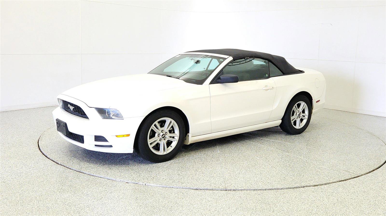 Used 2013 Ford Mustang Convertible image 3