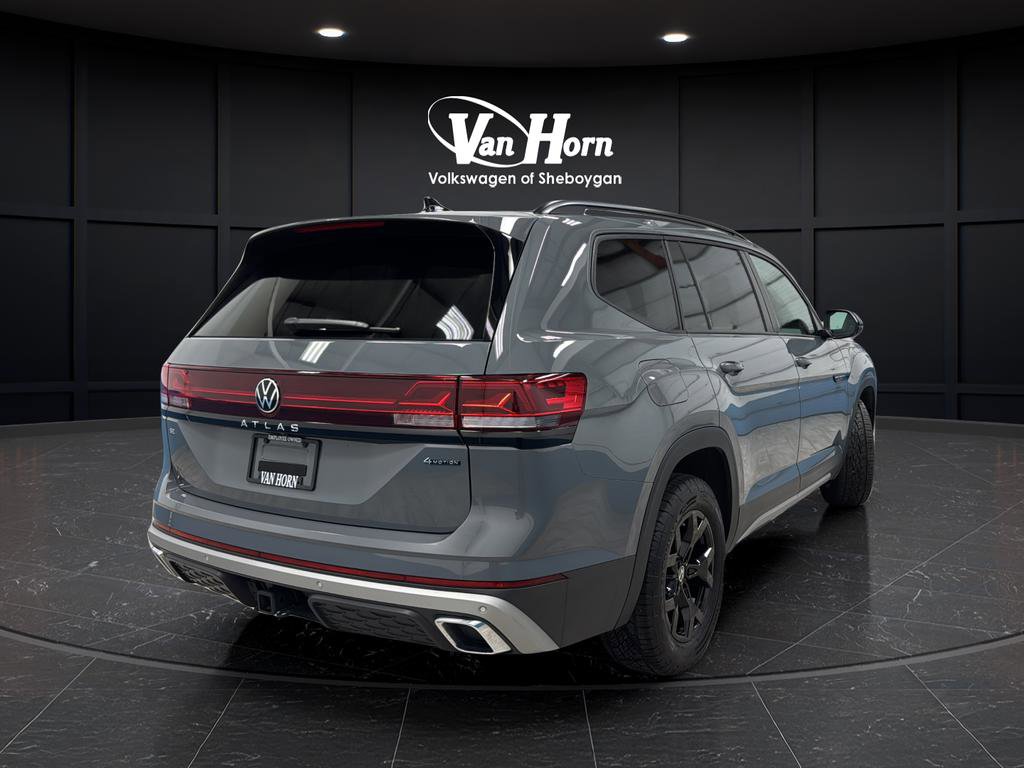 Used 2025 Volkswagen Atlas Peak Edition SE image 5
