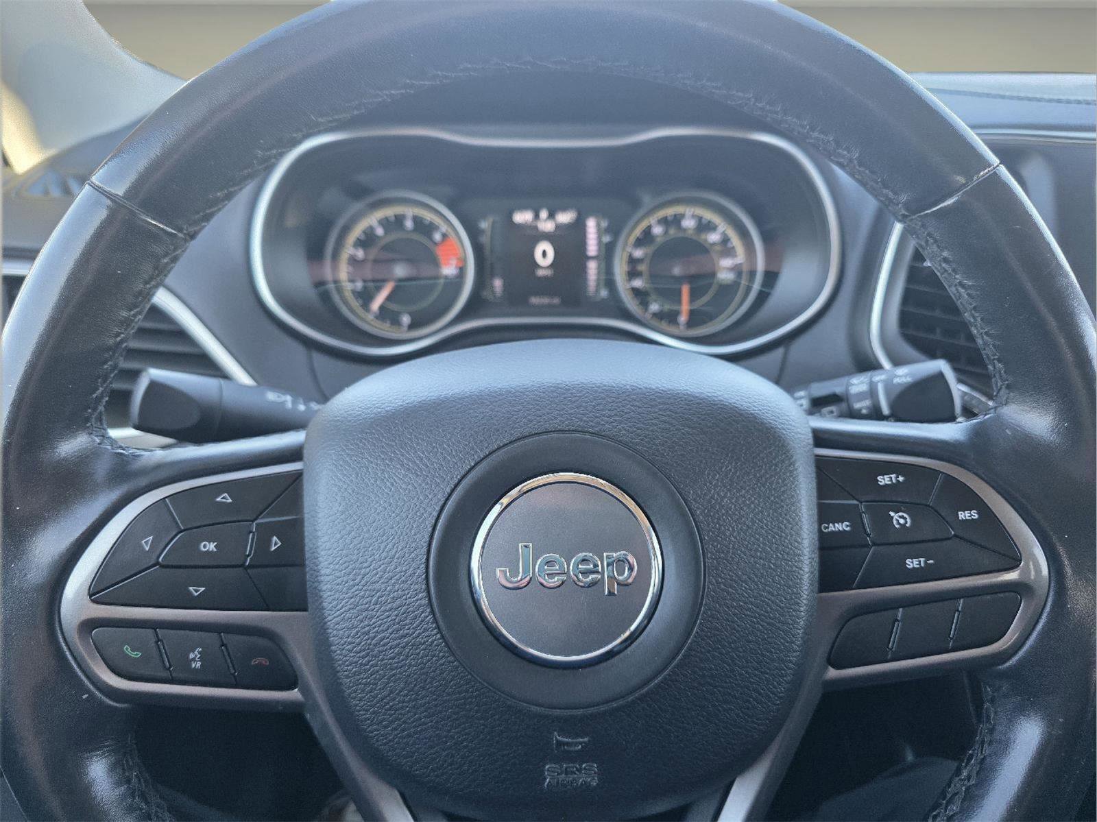 Used 2020 Jeep Cherokee Latitude w/ Cold Weather Group image 13