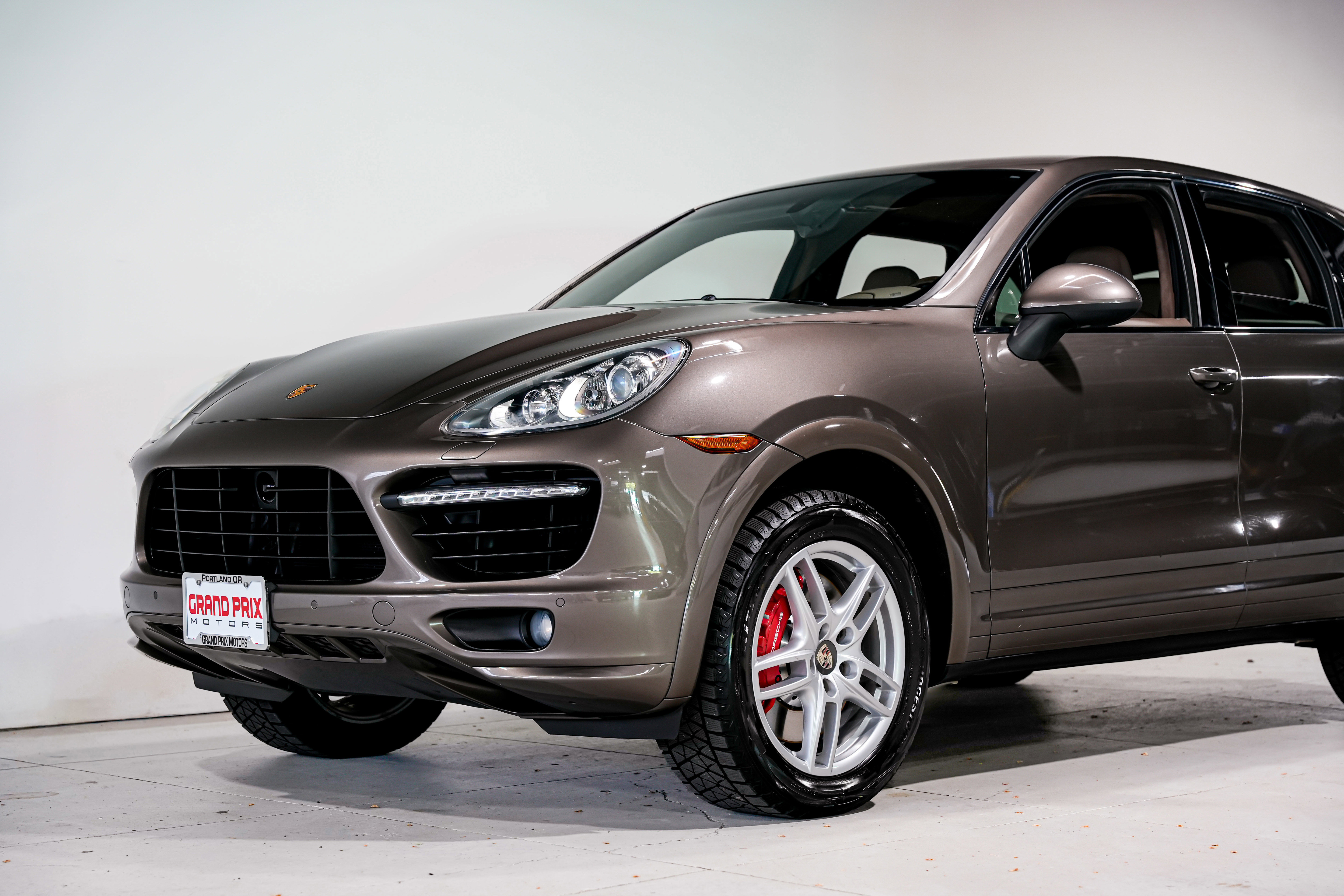 Used 2013 Porsche Cayenne Turbo AWD/4WD image 40