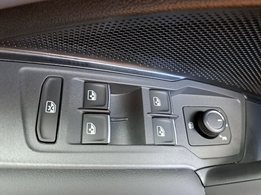 New 2026 Volkswagen Tiguan SE image 15