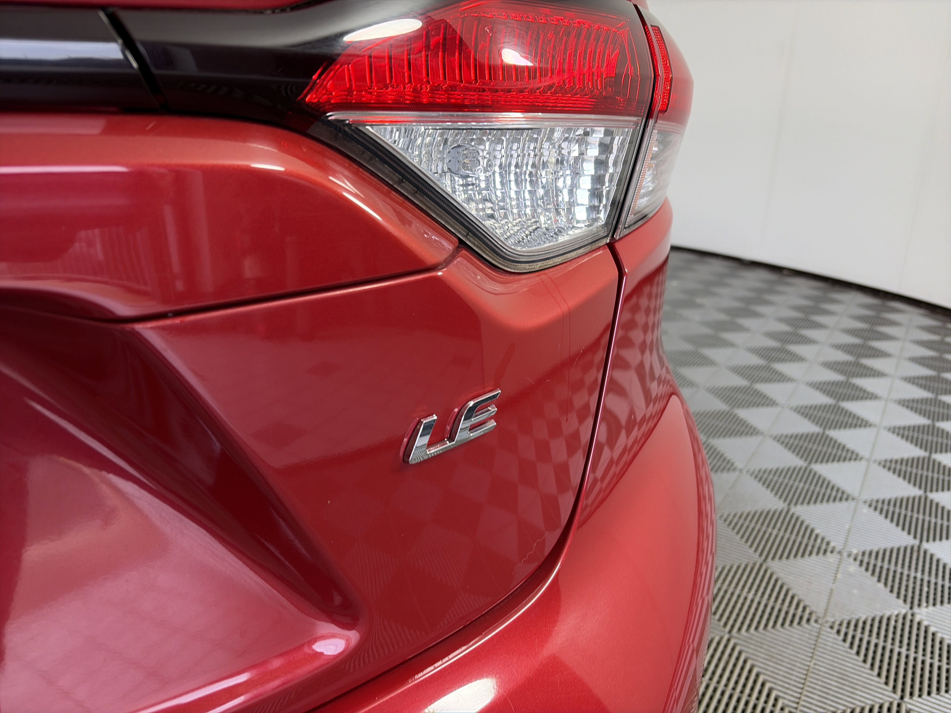 Used 2020 Toyota Corolla LE image 16