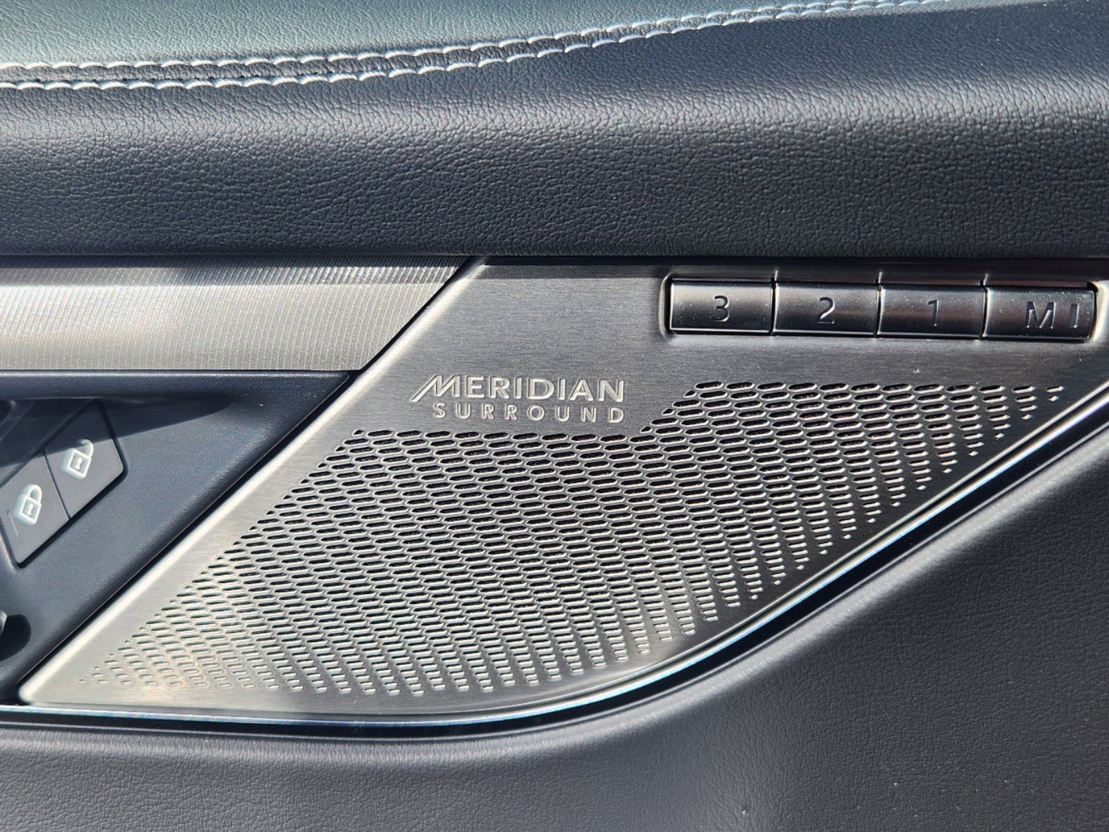 New 2025 Jaguar F-PACE R-Dynamic S image 14