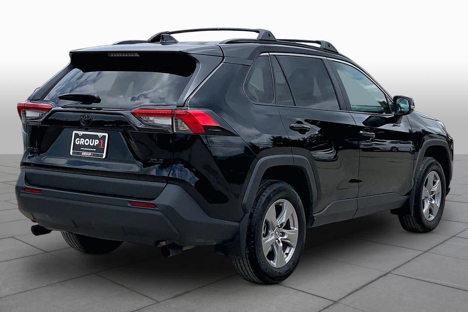 Used 2025 Toyota RAV4 XLE w/ Convenience Package FWD image 13
