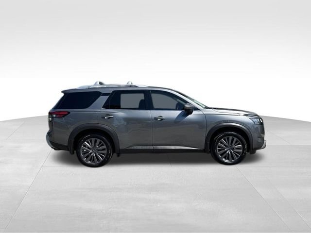 Used 2023 Nissan Pathfinder SL w/ SL Premium Package AWD/4WD image 2