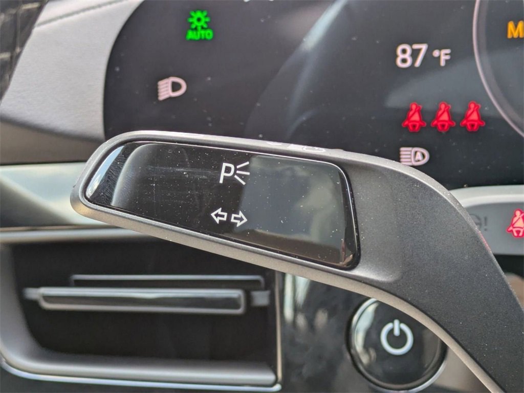 Used 2021 Porsche Taycan 4S image 27