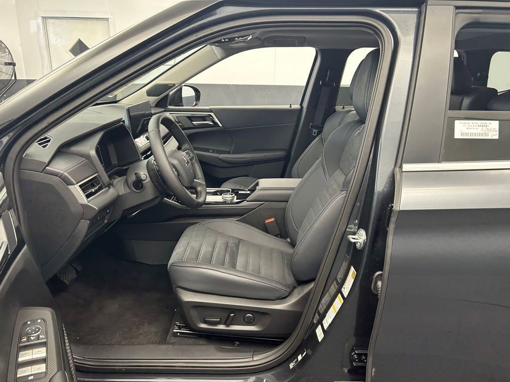 New 2026 Mitsubishi Outlander SE FWD image 11