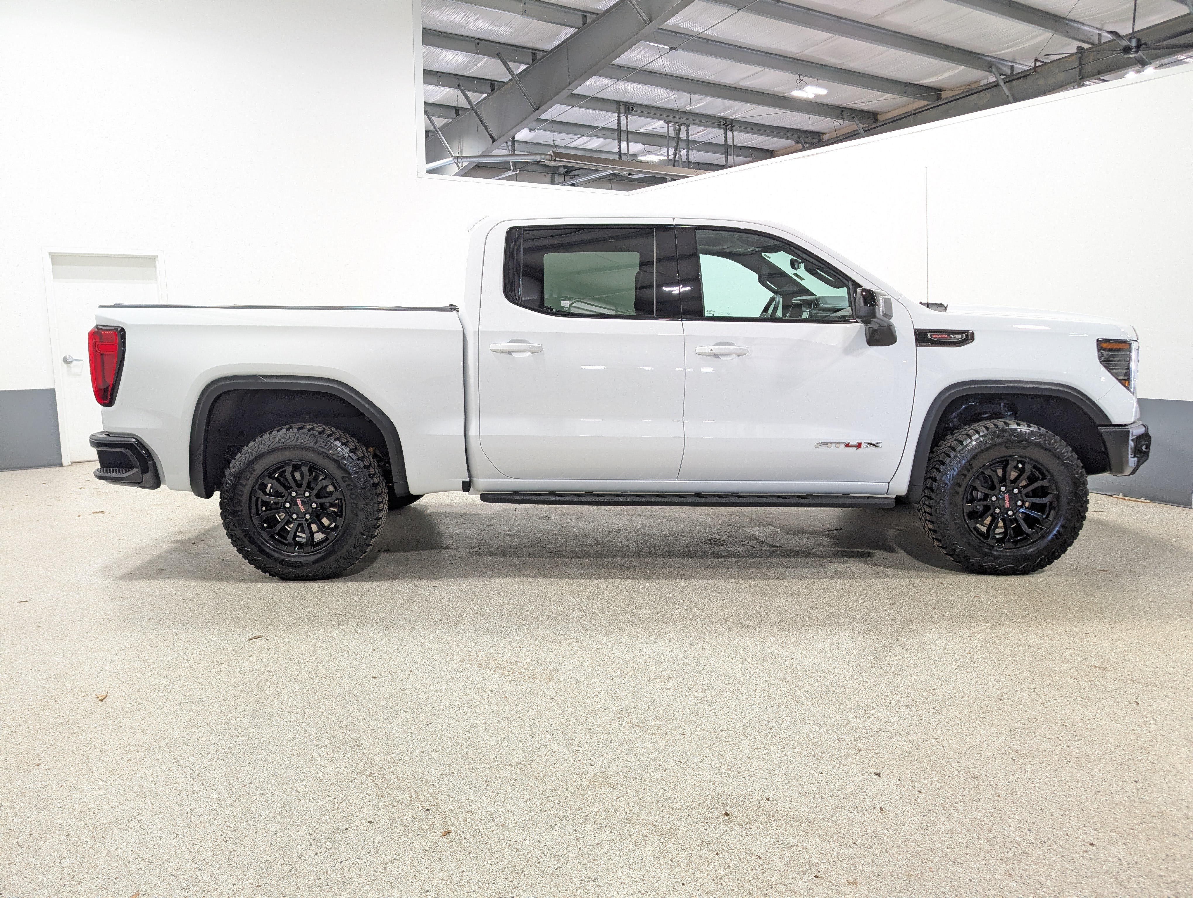 Used 2023 GMC Sierra 1500 AT4X AWD/4WD image 2