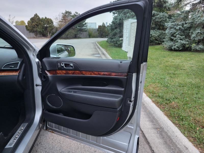 Used 2013 Lincoln MKT Limo AWD image 29