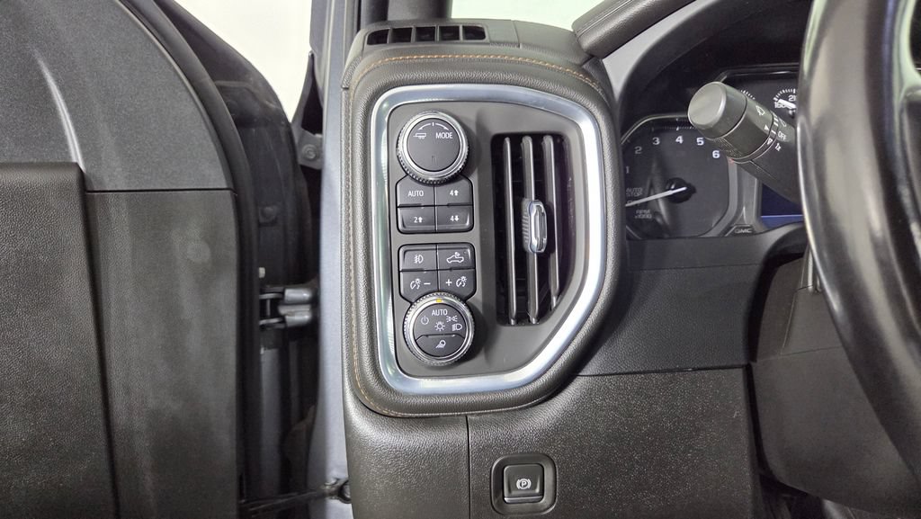 Used 2022 GMC Sierra 1500 AT4 w/ AT4 Carbonpro Edition AWD/4WD image 17