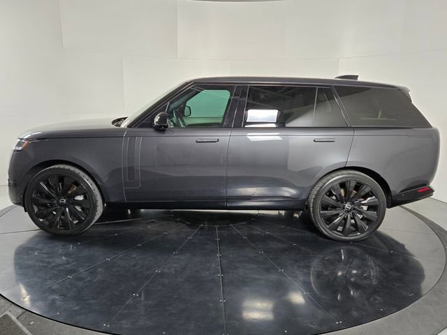 Used 2025 Land Rover Range Rover Long Wheelbase SE image 3