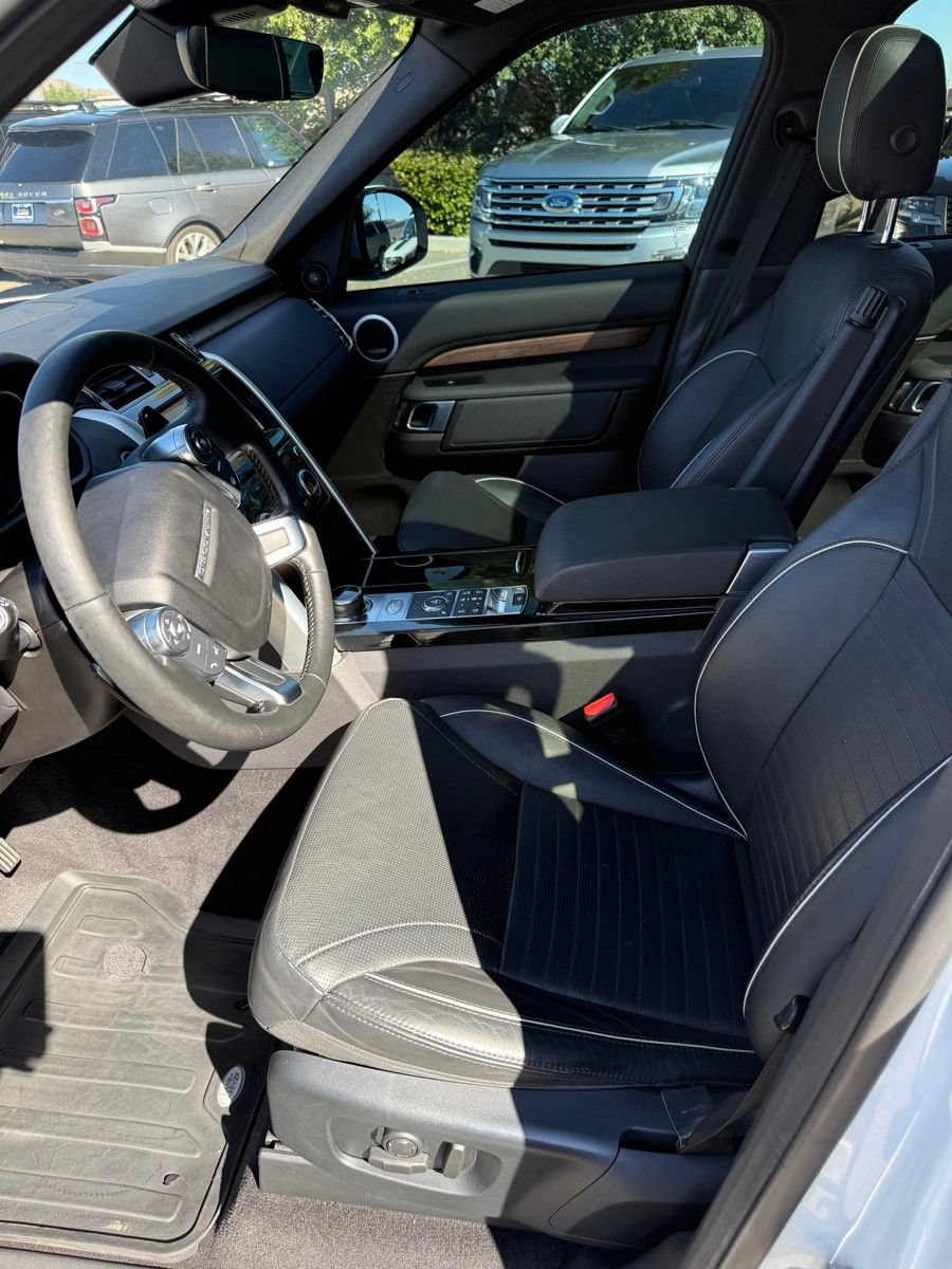 Used 2017 Land Rover Discovery HSE AWD/4WD image 9