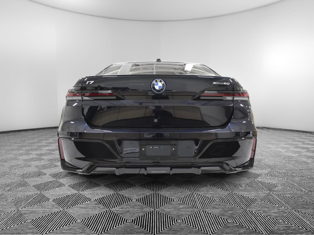 Used 2025 BMW i7 xDrive60 AWD/4WD image 3