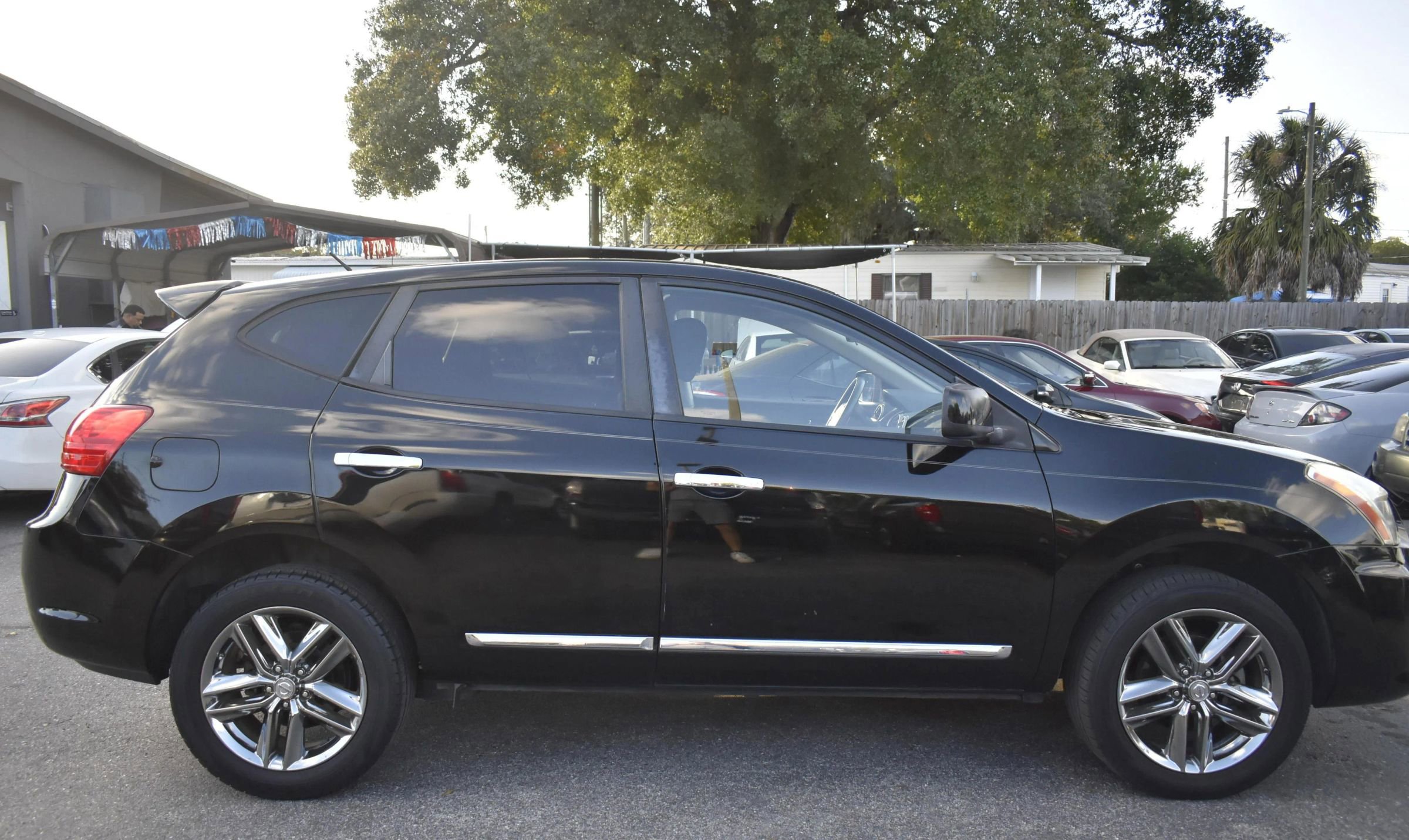 Used 2011 Nissan Rogue S Krom Edition image 8