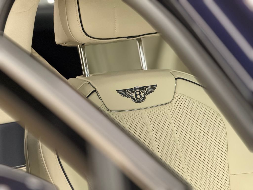 Used 2022 Bentley Flying Spur Plug-In Hybrid image 32
