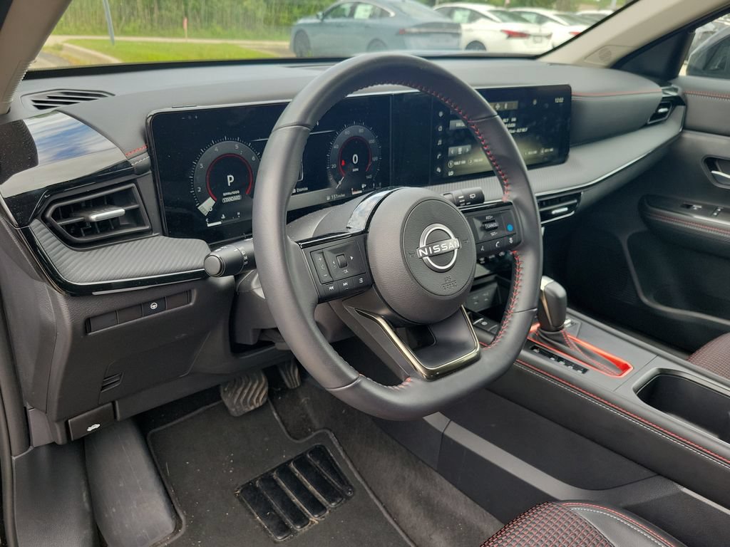 Used 2025 Nissan Kicks SR AWD/4WD image 12