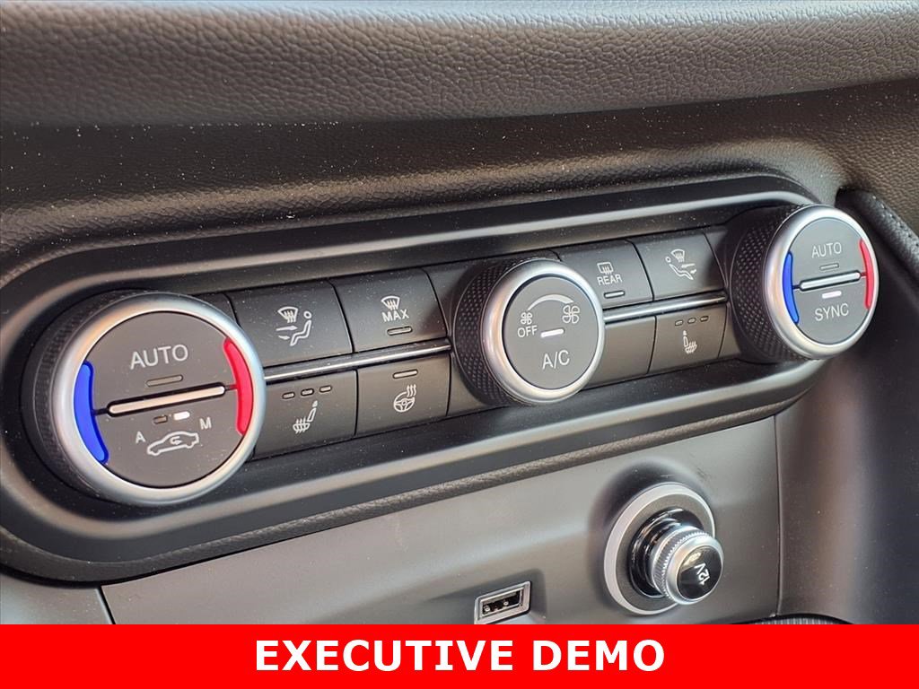 New 2025 Alfa Romeo Stelvio Sprint image 14