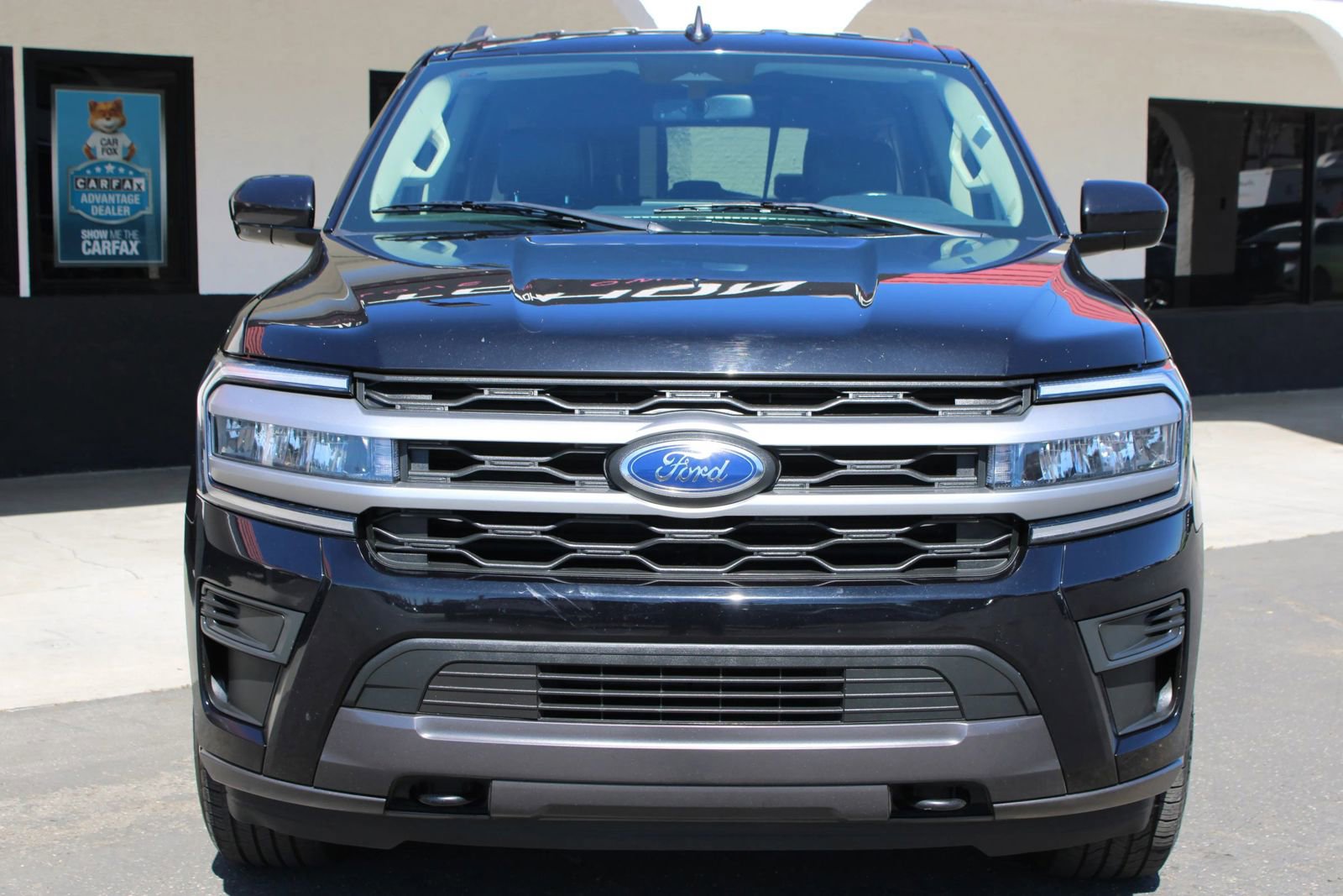 Used 2023 Ford Expedition Max XLT image 2