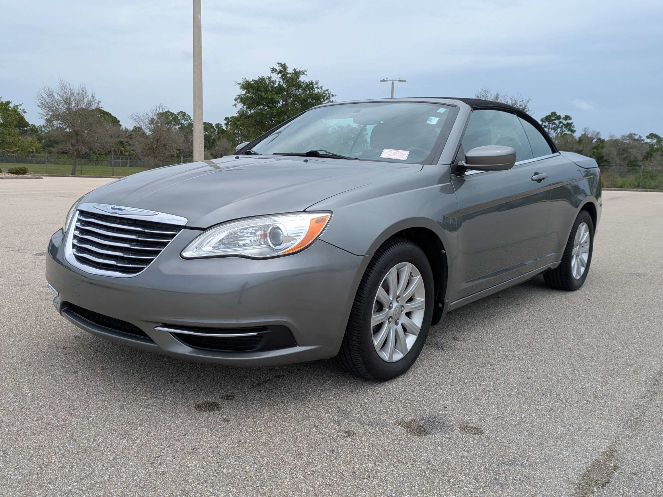 Used 2012 Chrysler 200 Touring FWD image 9