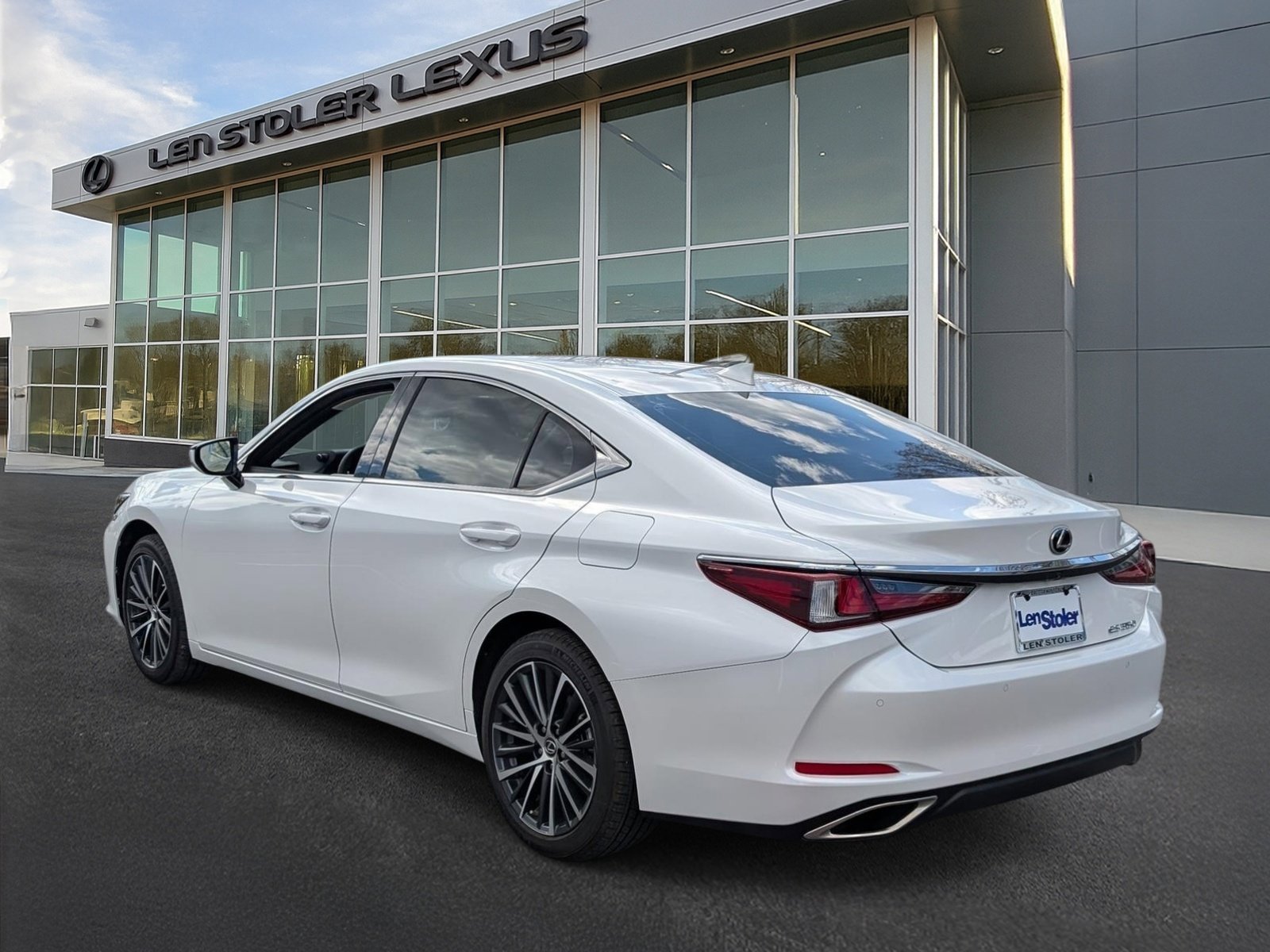 Used 2025 Lexus ES 350 w/ Premium Package image 5