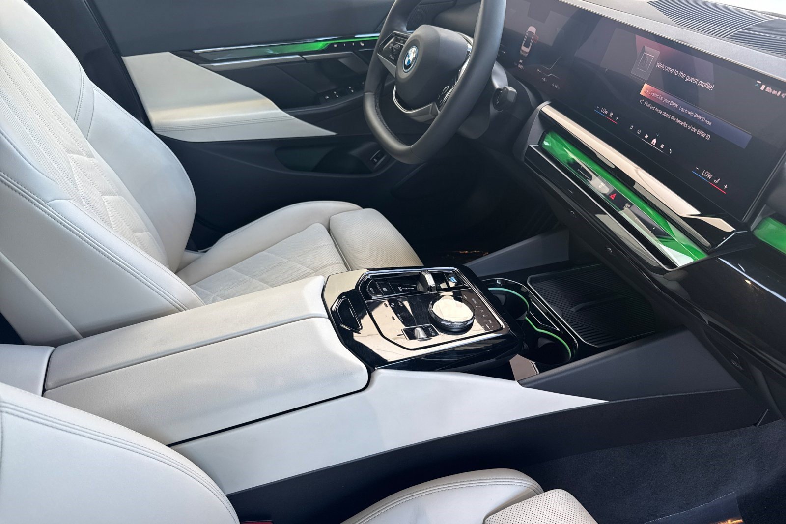 Used 2024 BMW i5 eDrive40i w/ Premium Package RWD image 19