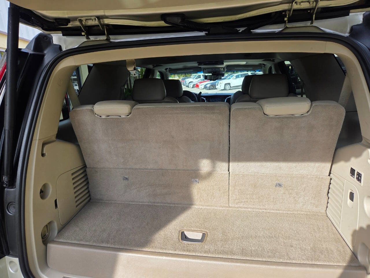 Used 2016 Cadillac Escalade Luxury RWD image 18