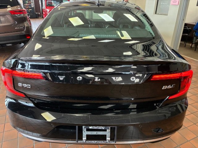 Used 2023 Volvo S90 B6 Plus image 12