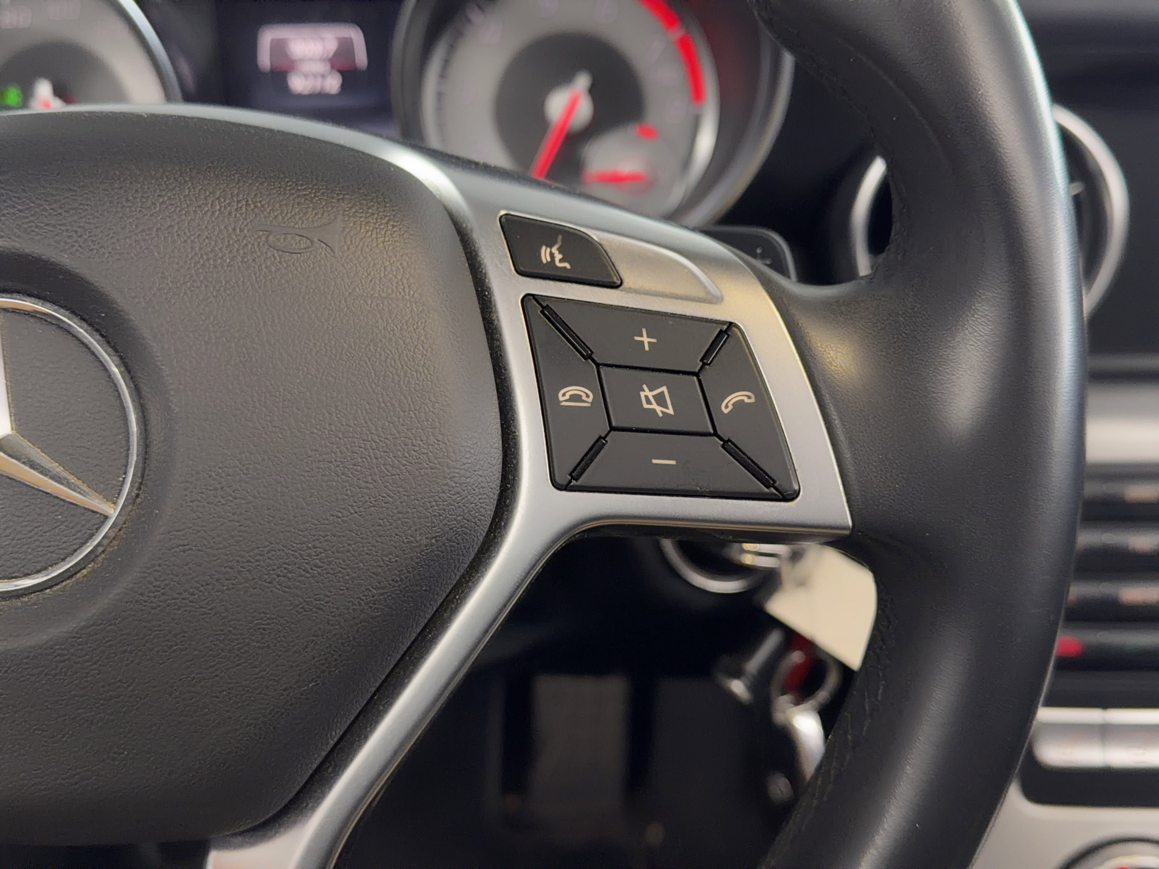 Used 2015 Mercedes-Benz SLK 250 image 21