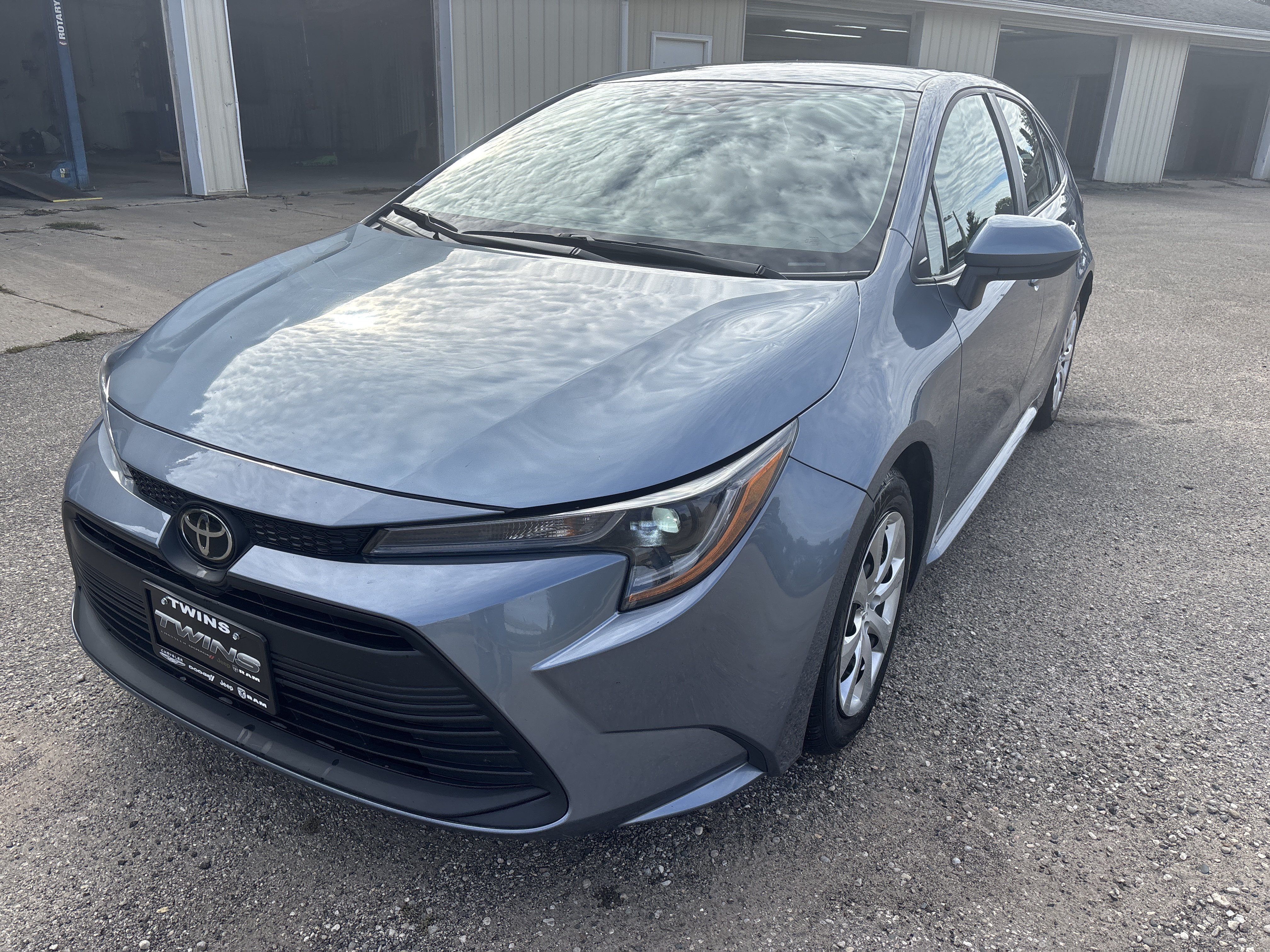 Used 2025 Toyota Corolla LE FWD image 11
