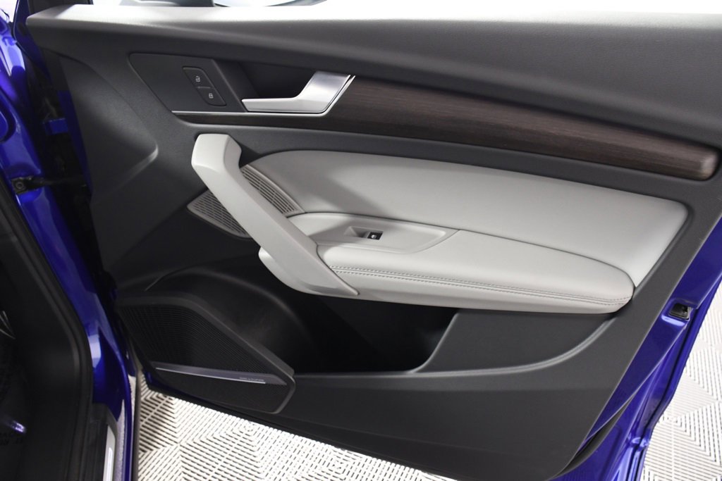 Used 2024 Audi Q5 e Prestige w/ Prestige Package image 18