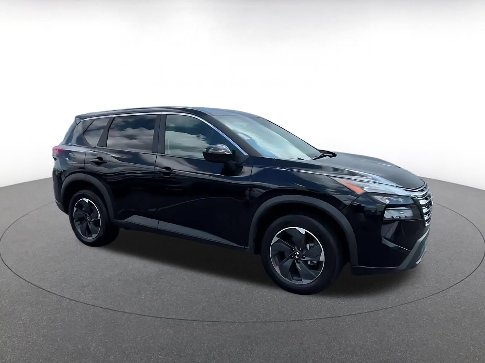 Used 2025 Nissan Rogue SV FWD image 2