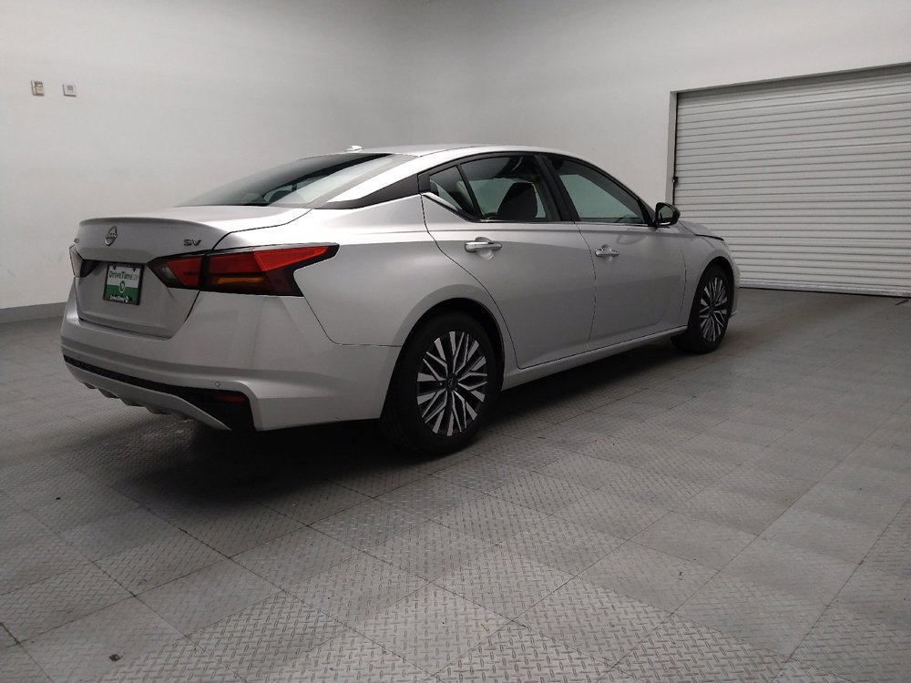 Used 2024 Nissan Altima 2.5 SV image 9