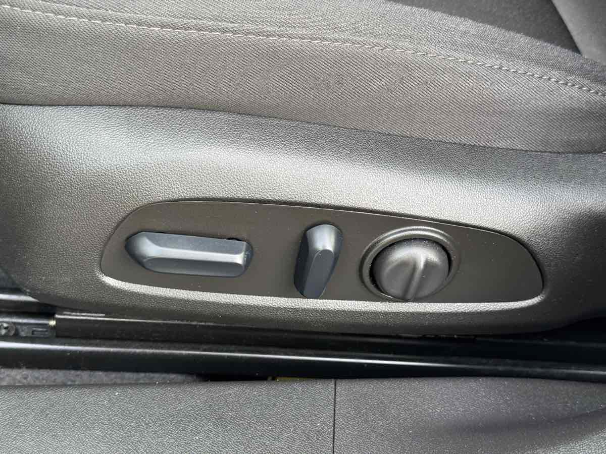 Used 2025 Chevrolet Malibu LT FWD image 26
