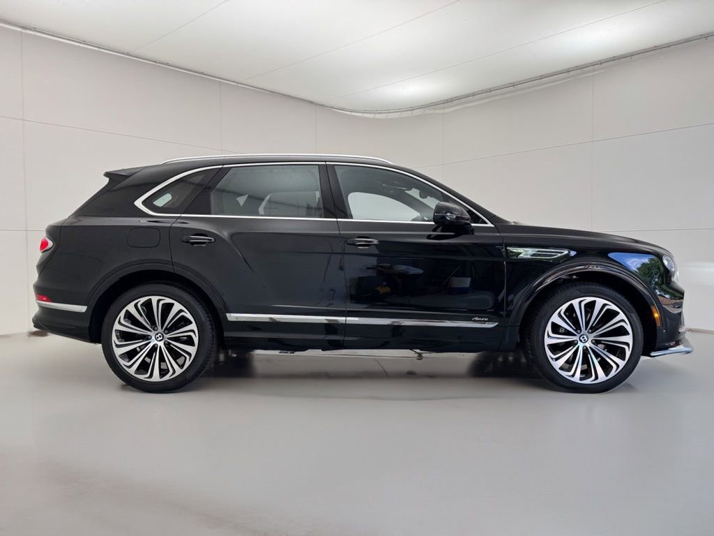 Used 2025 Bentley Bentayga image 2