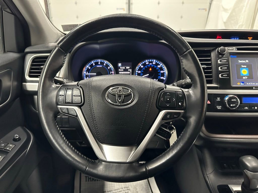 Used 2018 Toyota Highlander Plus w/ Carpet Mat Package (TMS) AWD/4WD image 16
